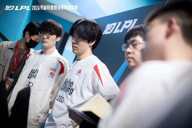 他以个人的 他以个人的